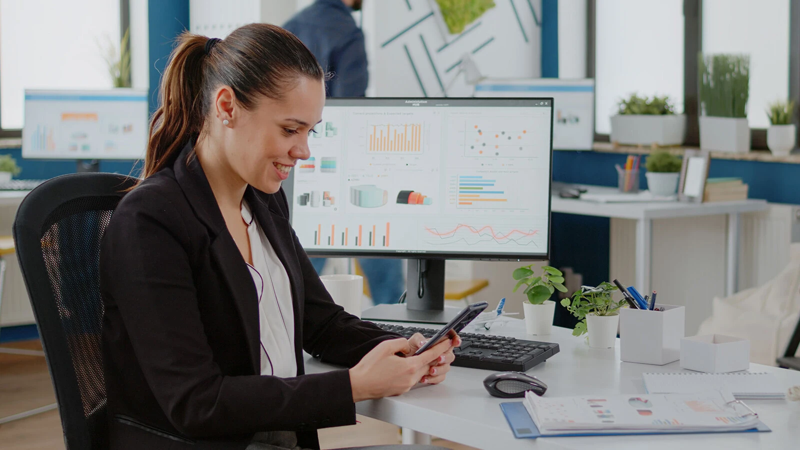 Zakaj mora digitalizacija poslovanja vključevati CRM in spletno stran?